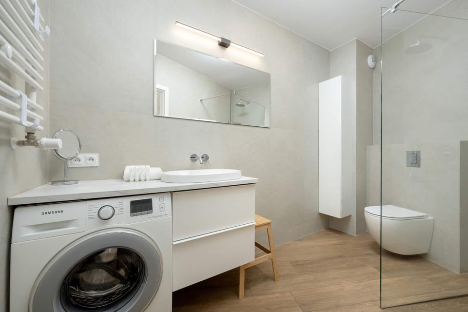 Shower, Bathroom, towels, washing machine