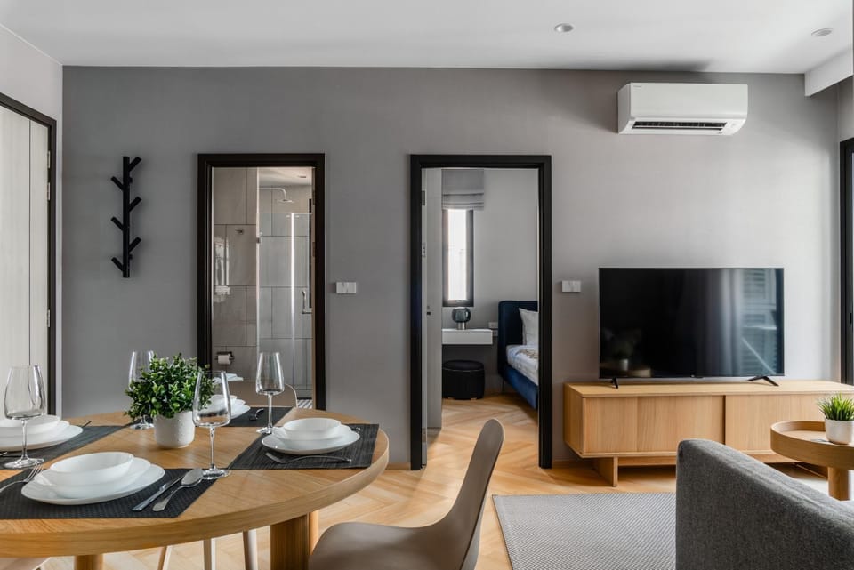 TV and multimedia, Living room, Other, Seating area, Dining area, air conditioner