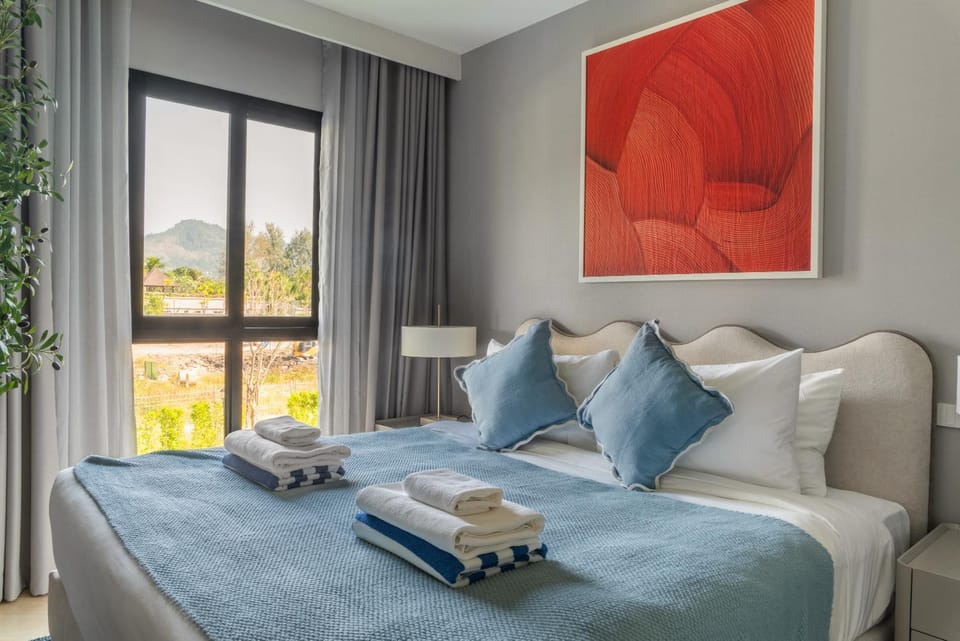 Bed, Other, Bedroom, towels