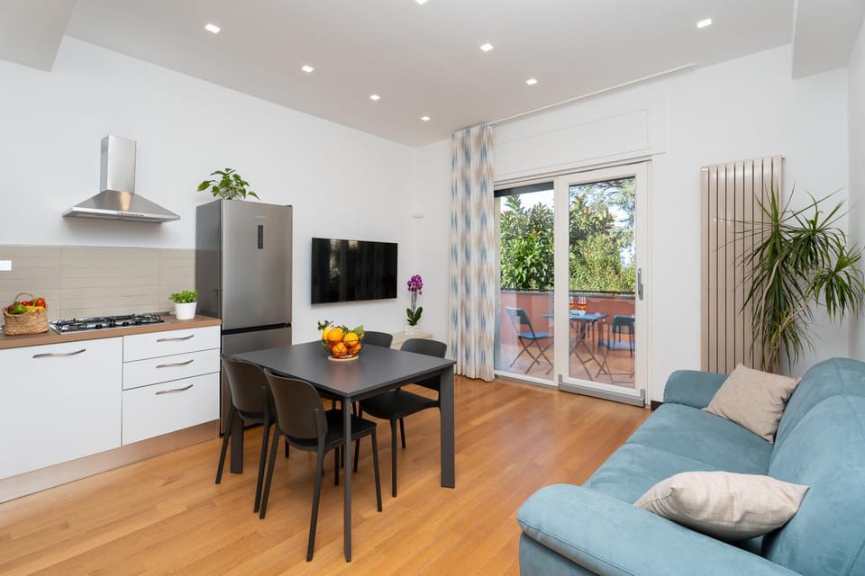 TV and multimedia, Kitchen or kitchenette, Living room, Dining area