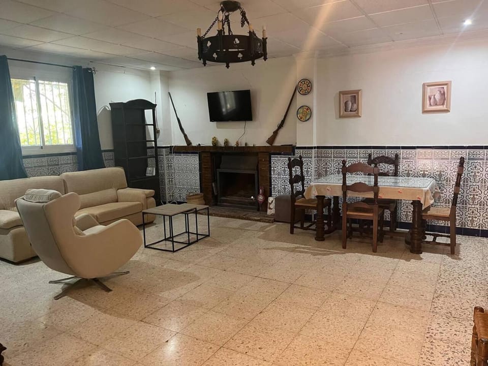 TV and multimedia, Living room, Dining area, fireplace