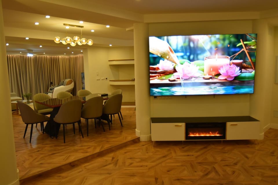 TV and multimedia, Living room, Dining area, fireplace