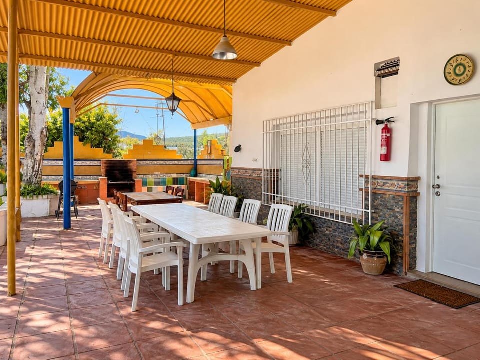 BBQ facilities, Balcony/Terrace, Dining area, Garden view
