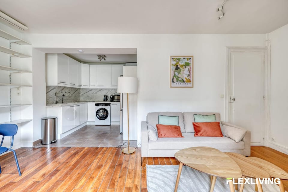 Spacious 1-bedroom in a trendy & lively area 11th Apartment in Paris