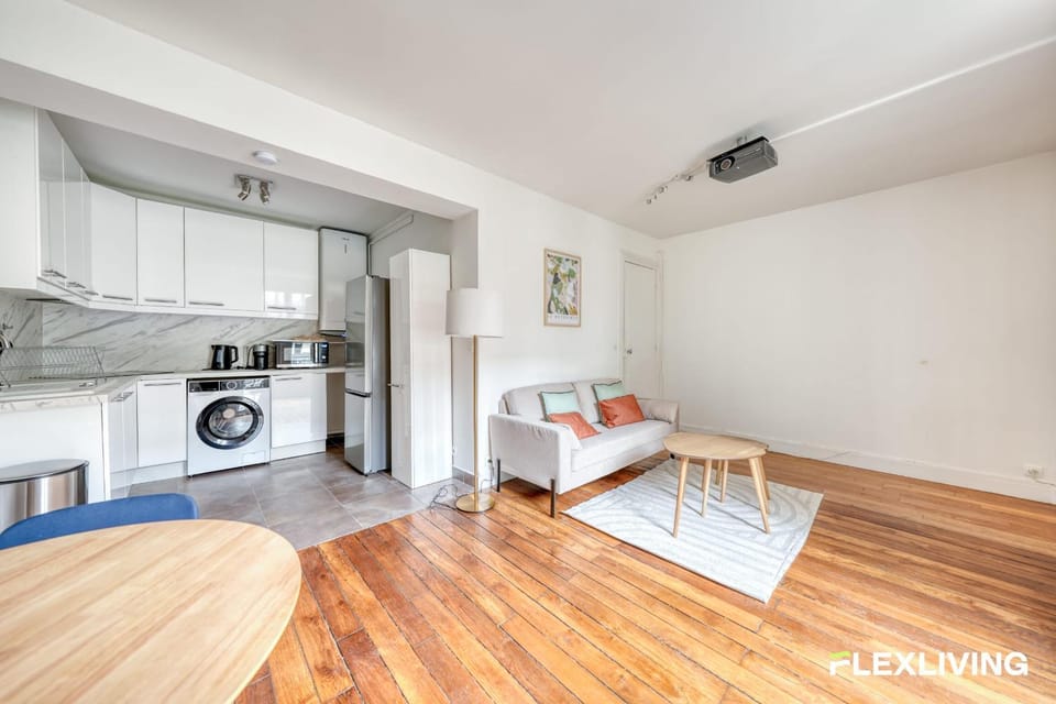 Spacious 1-bedroom in a trendy & lively area 11th Apartment in Paris