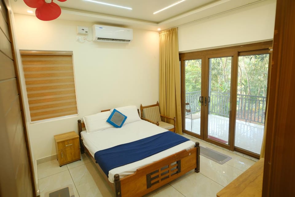 Photo of the whole room, Bedroom, air conditioner