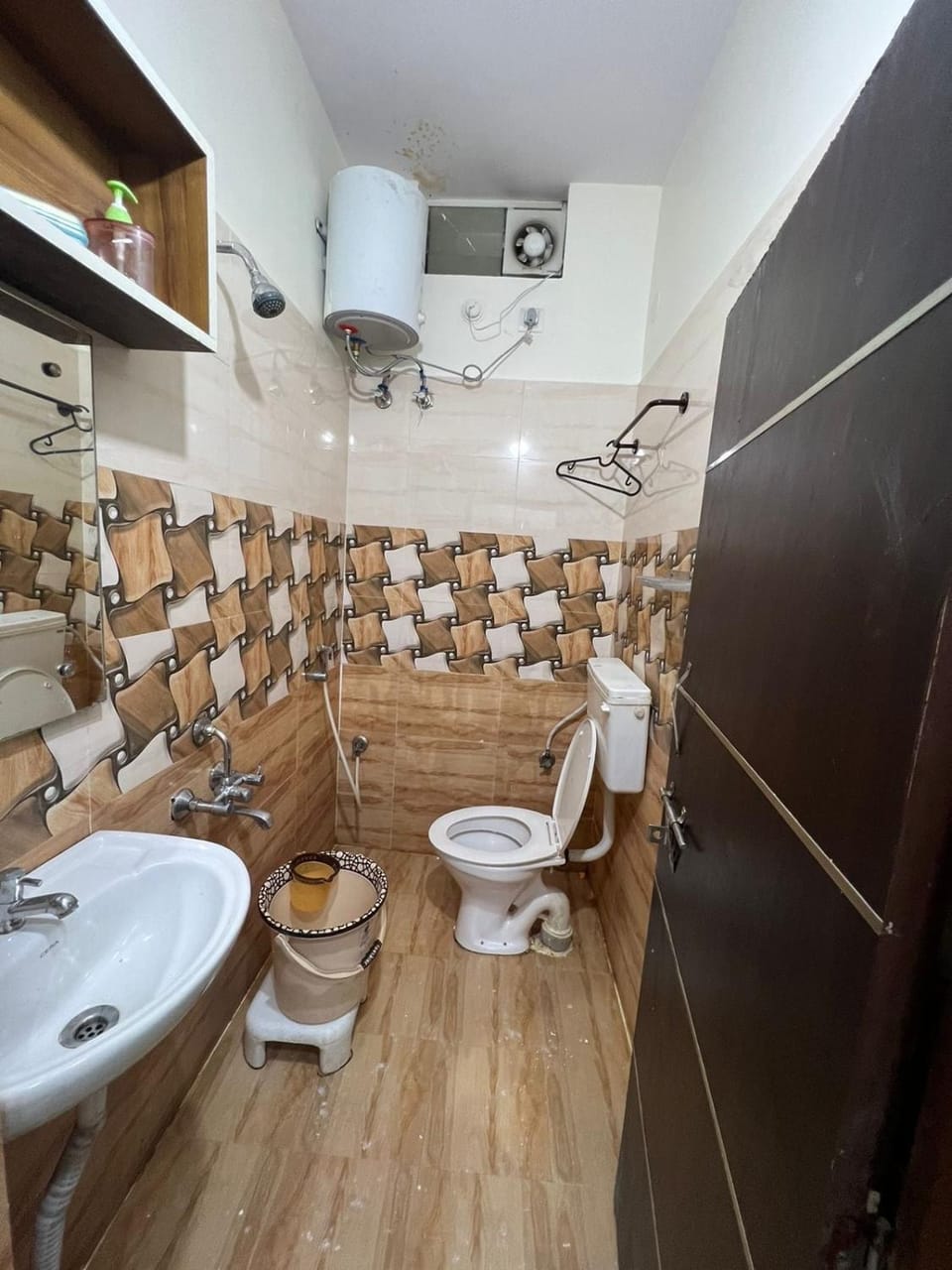 Family 1BHK Near AIG Apartment in Hyderabad