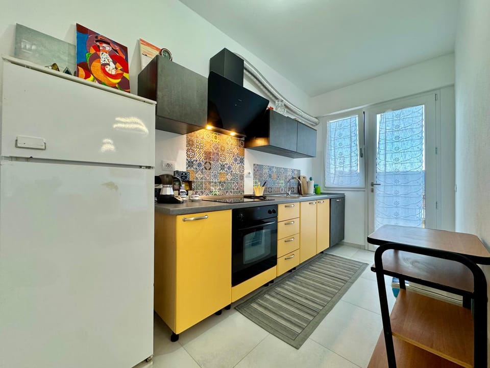 Kitchen or kitchenette, Dining area, dishwasher, oven, stove