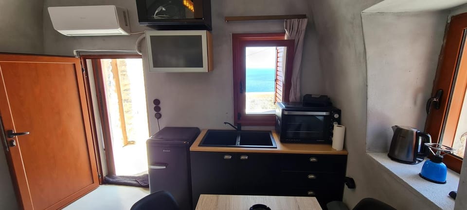 TV and multimedia, Kitchen or kitchenette, Dining area