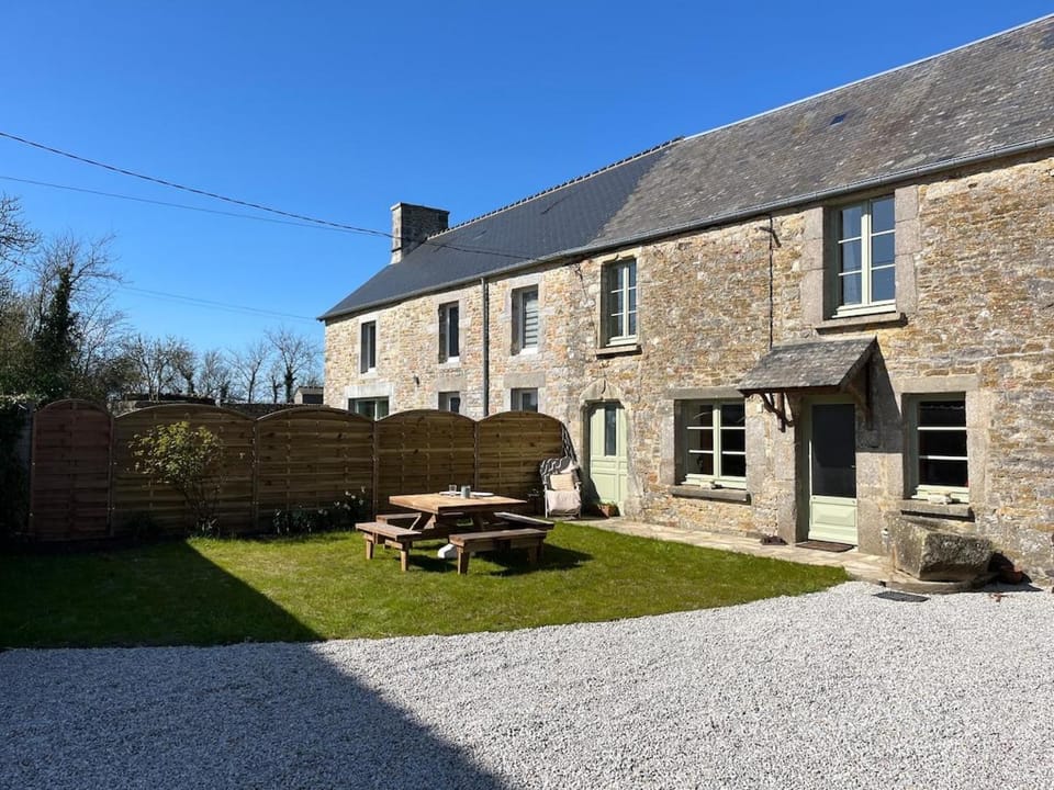 Le Vieux Presbytère House in Normandy
