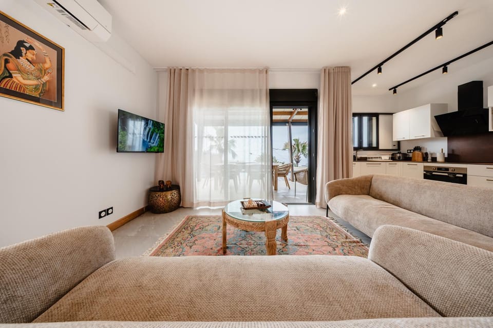 TV and multimedia, Living room, Decorative detail, air conditioner