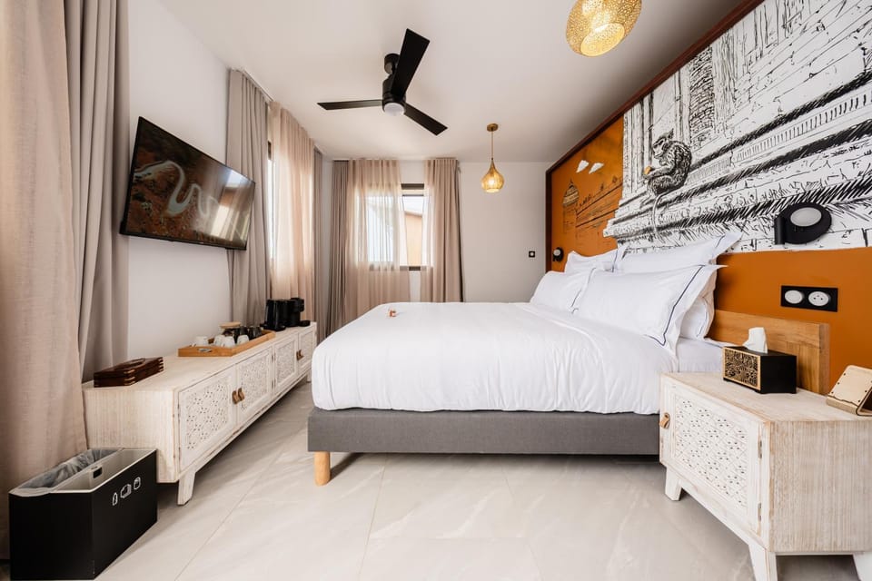 Toilet, Bed, Bathroom, TV and multimedia, Bedroom, Sea view, furniture, hair dryier, internet, safe, towels, wardrobe, air conditioner