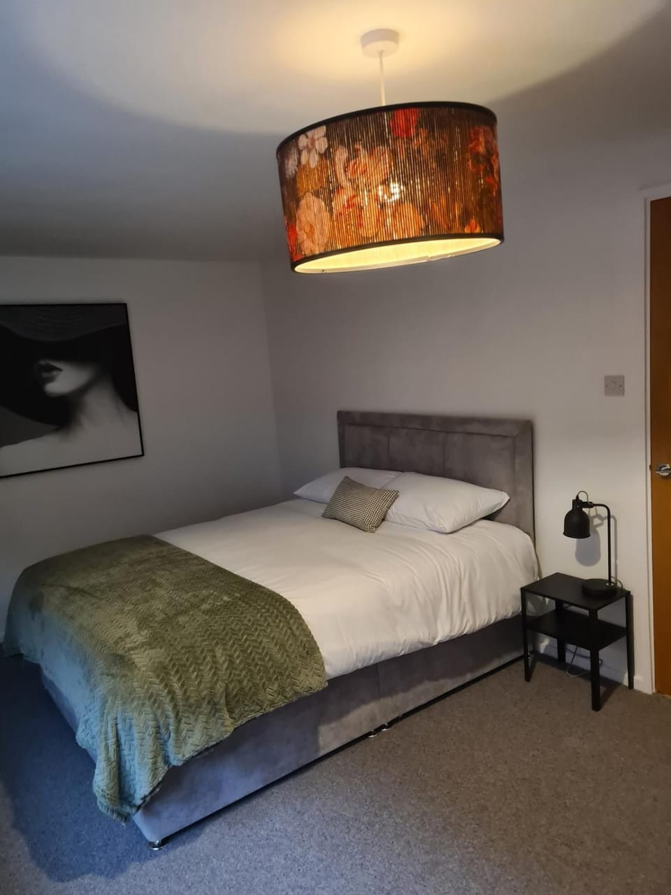 New central 2 bed luxury flat 7- Paid parking available opposite front door Apartment in Leicester