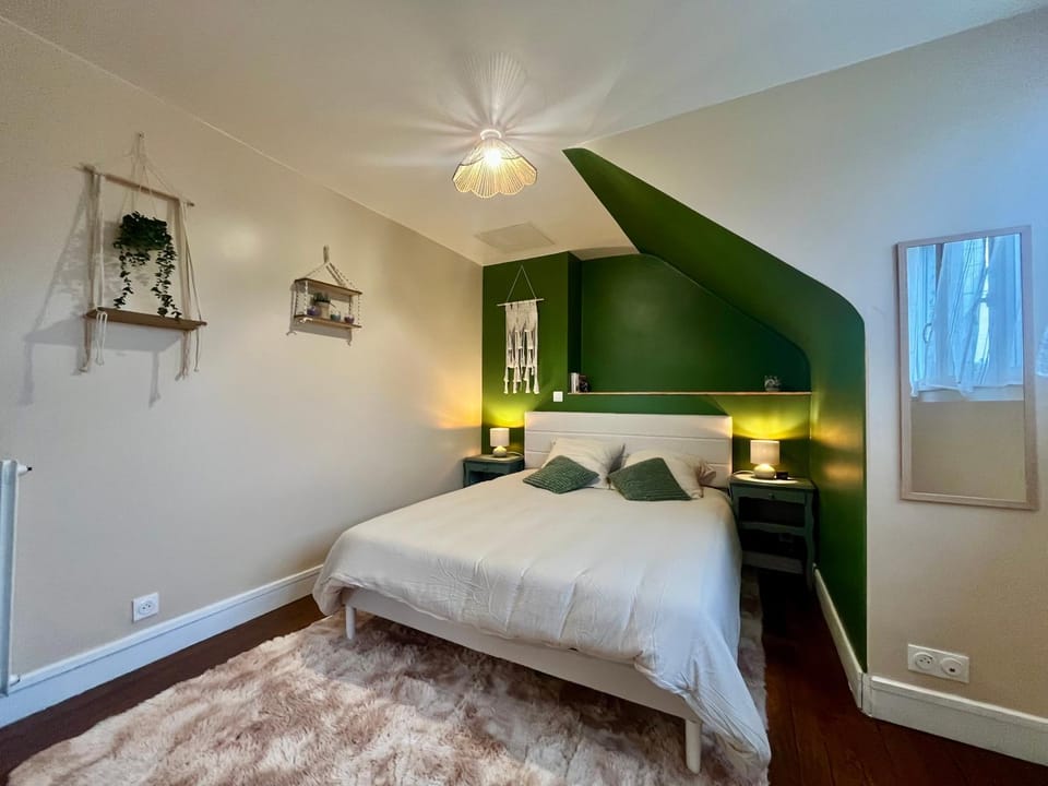 Bed, Bedroom