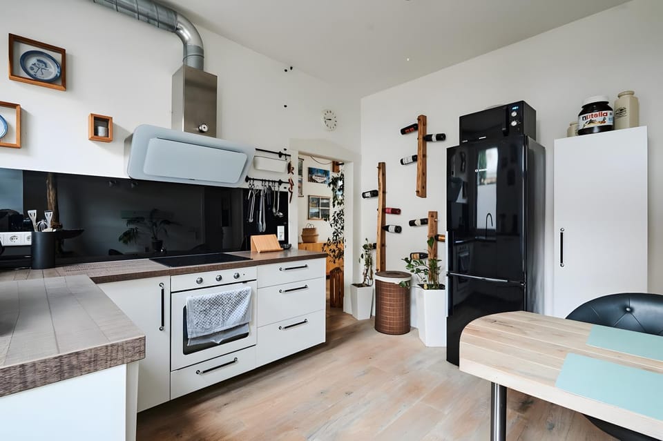 Kitchen or kitchenette, Living room