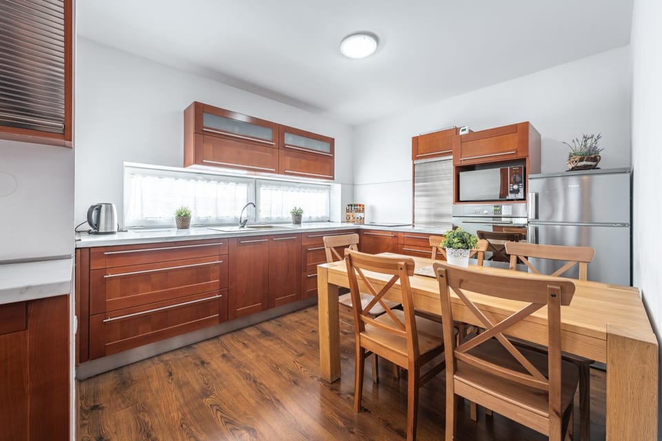 Kitchen or kitchenette, Dining area, oven, stove