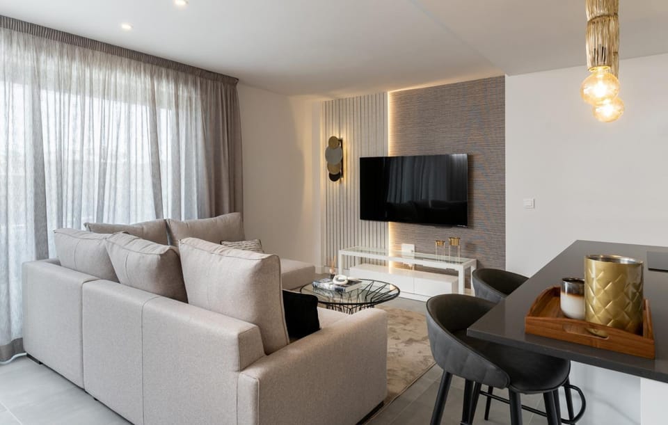 Communal lounge/ TV room, TV and multimedia, Living room, Seating area