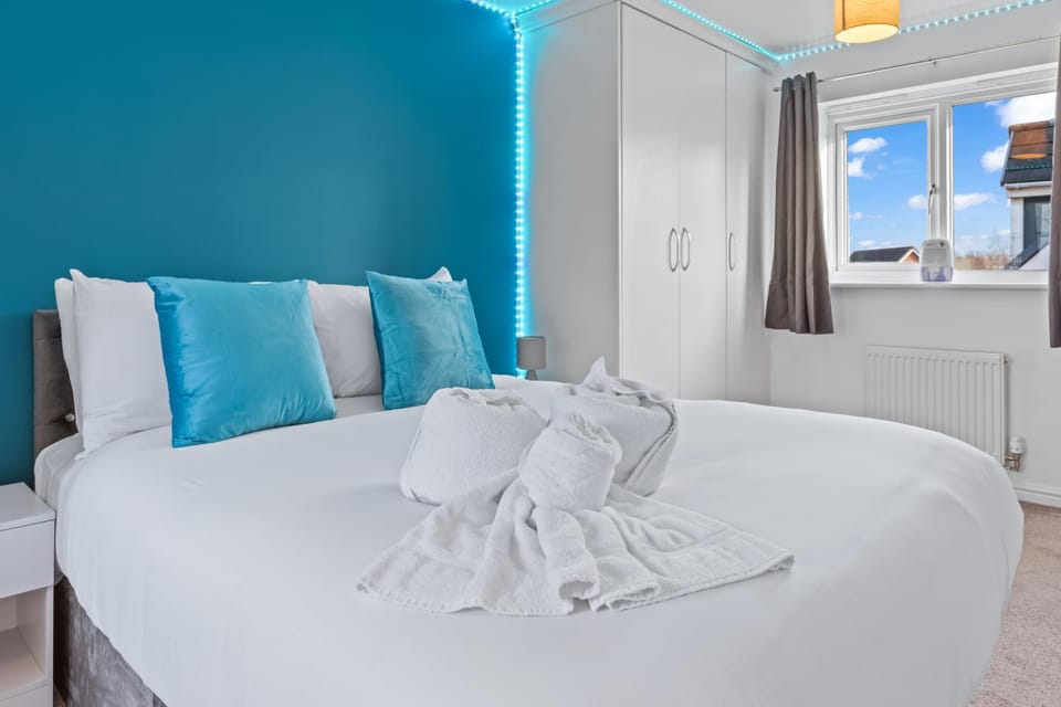 Bed, Photo of the whole room, Bedroom