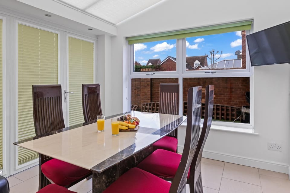 Seating area, Dining area