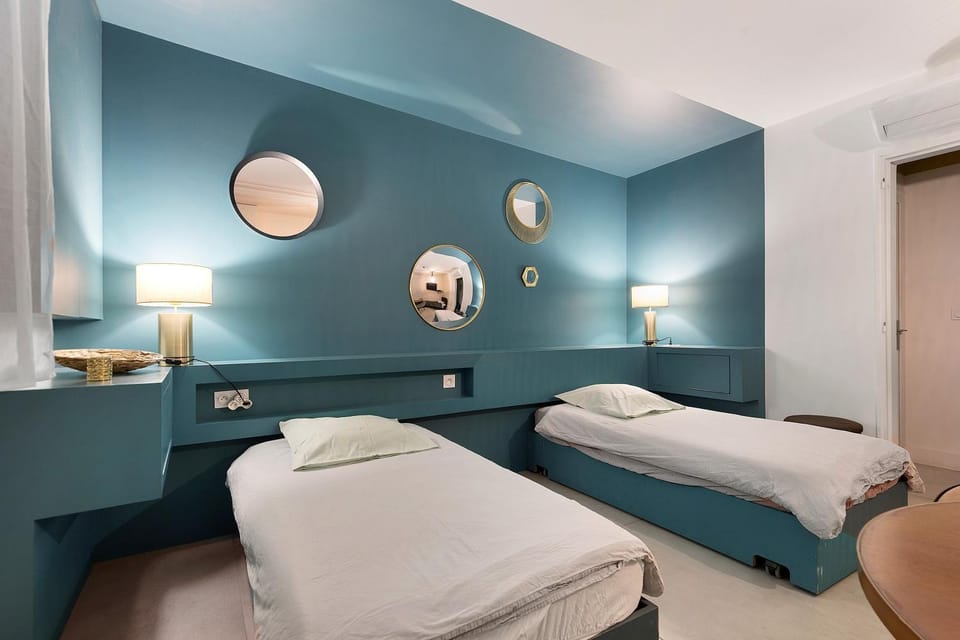 Property building, Living room, Bedroom
