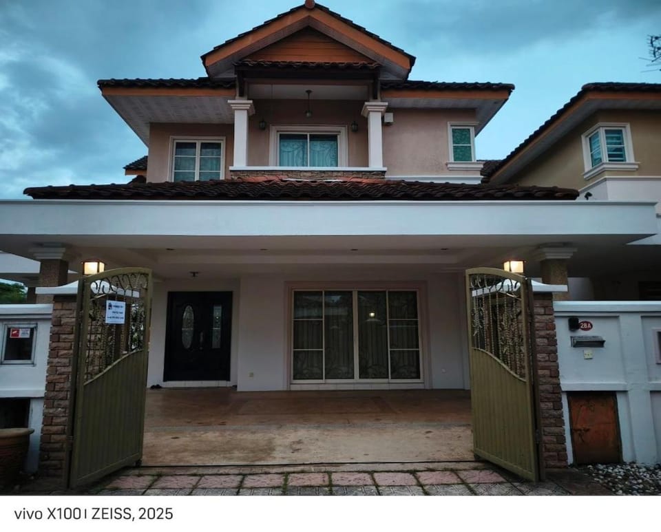IPOH PRIVATE POOL VILLA 6BR 23pax House in Ipoh