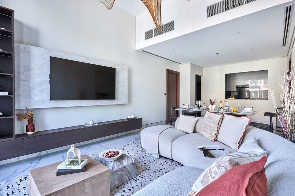 TV and multimedia, Living room, Seating area, Dining area