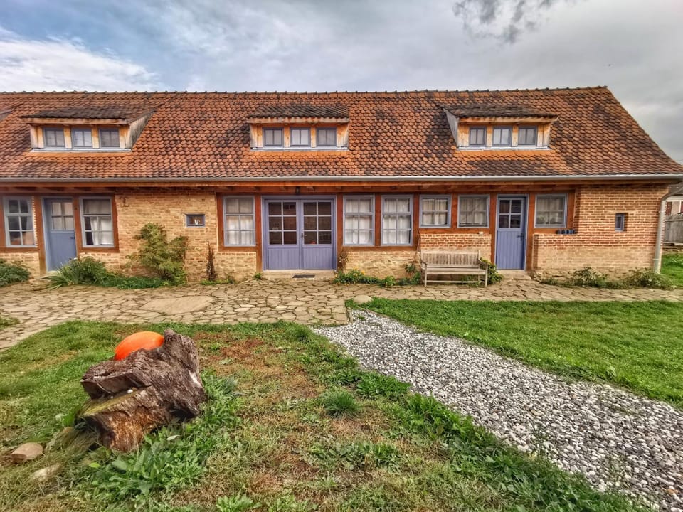 Ferma de Biodiversitate COBOR Bed and Breakfast in Brașov County