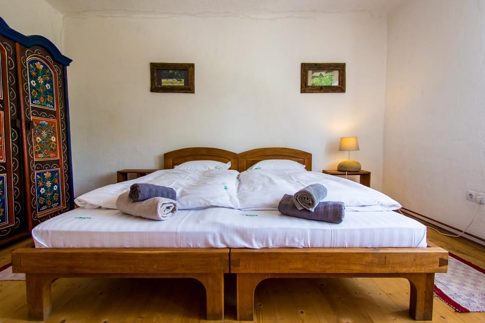 Ferma de Biodiversitate COBOR Bed and Breakfast in Brașov County