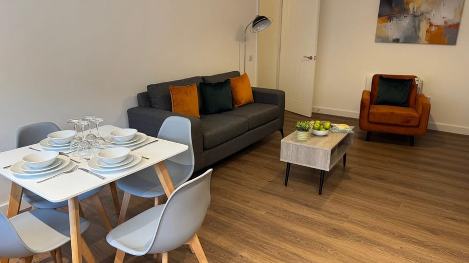 Well-Located 2-Bed Flat, Old Town Apartment in Swindon
