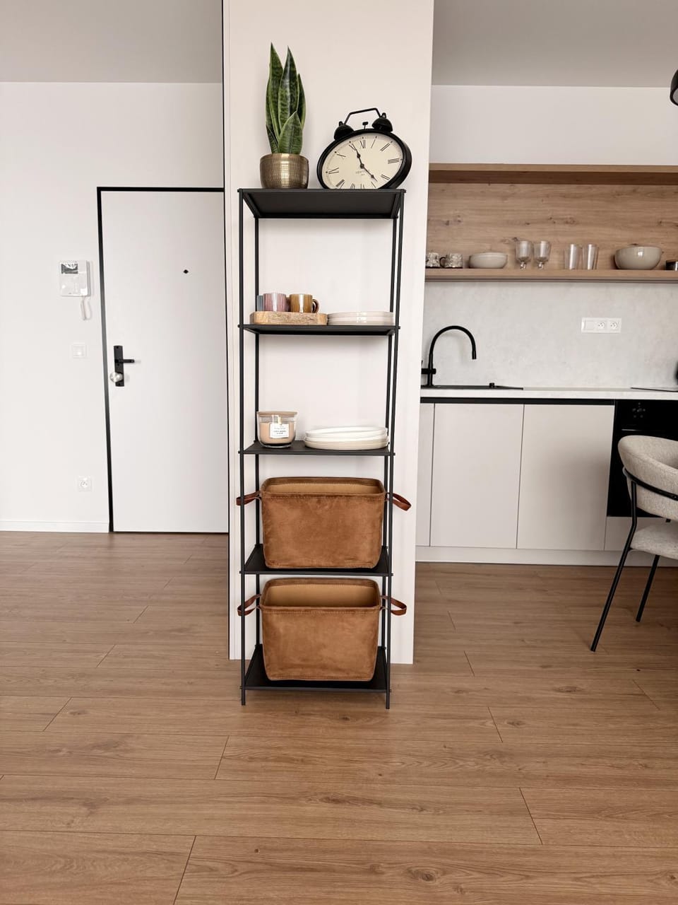 Facade/entrance, Kitchen or kitchenette