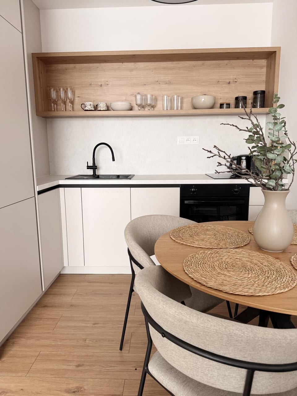 Kitchen or kitchenette, Dining area, minibar, pet friendly, stove