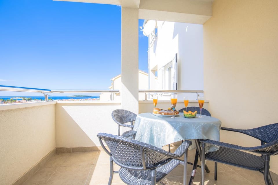 Day, Balcony/Terrace, Food and drinks