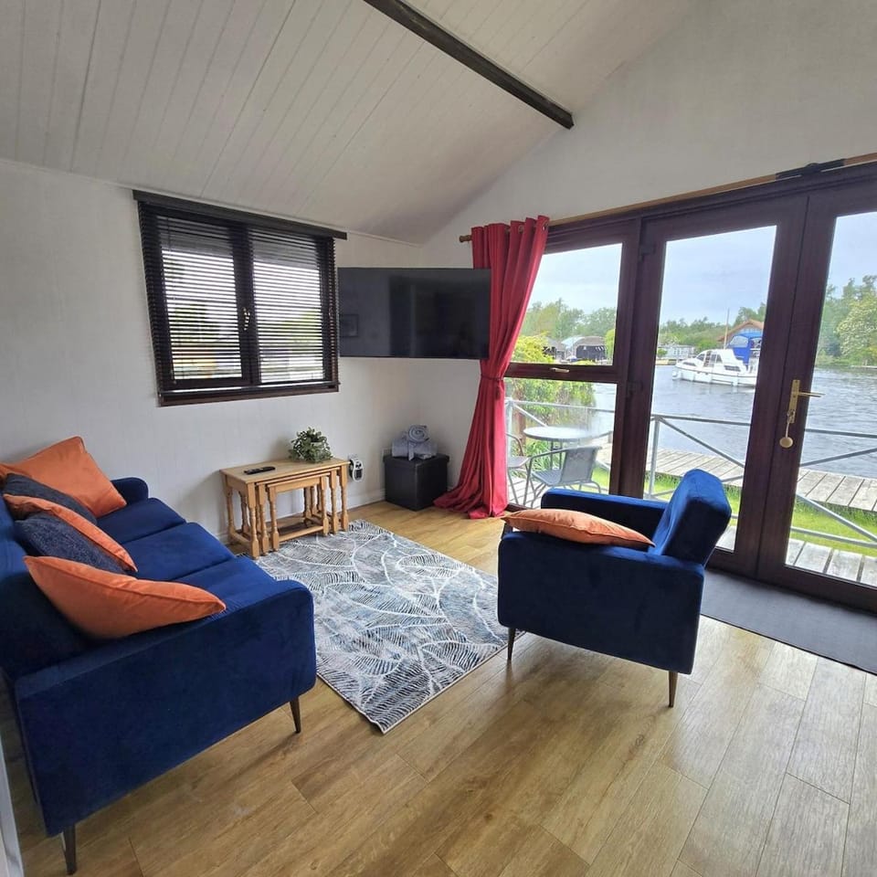 TV and multimedia, Living room, River view, River view