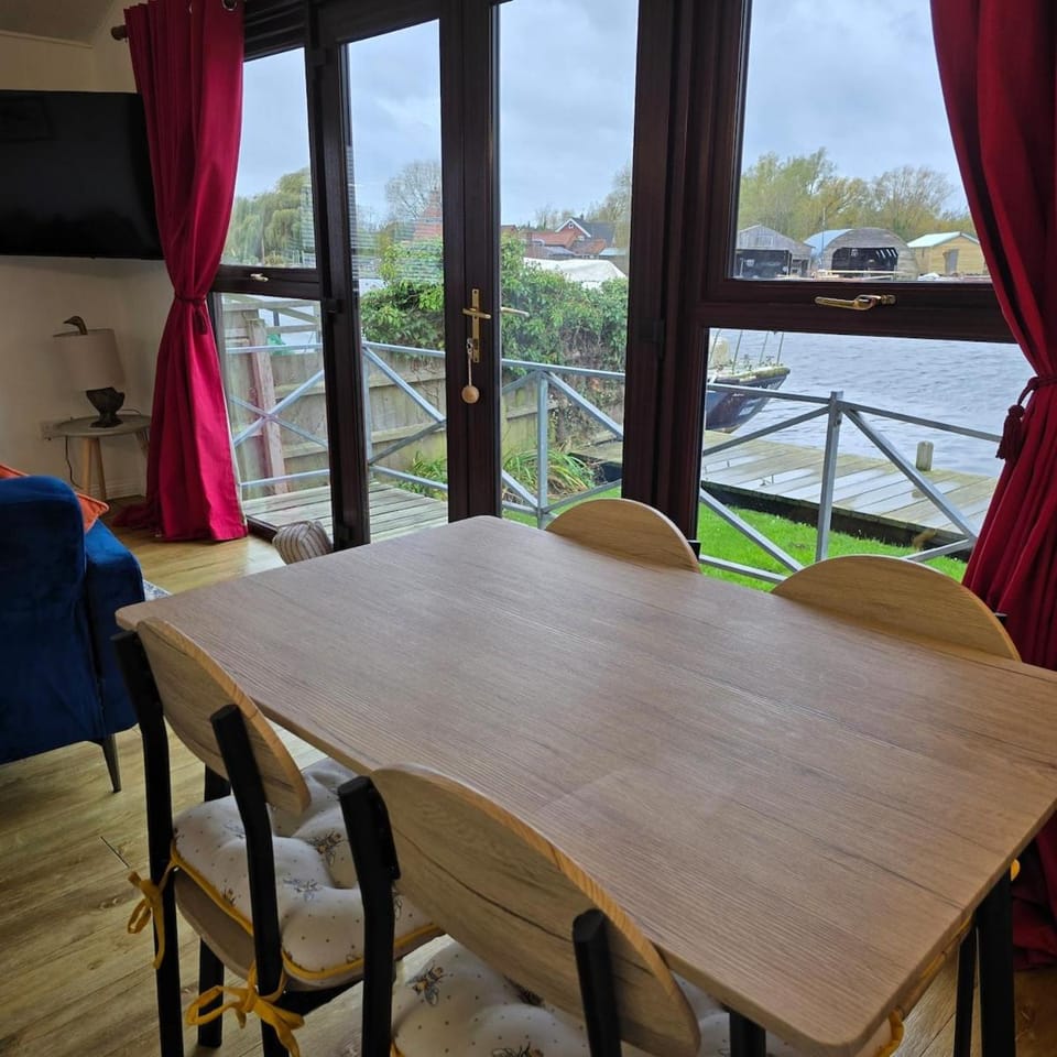 TV and multimedia, Living room, Dining area, River view, River view
