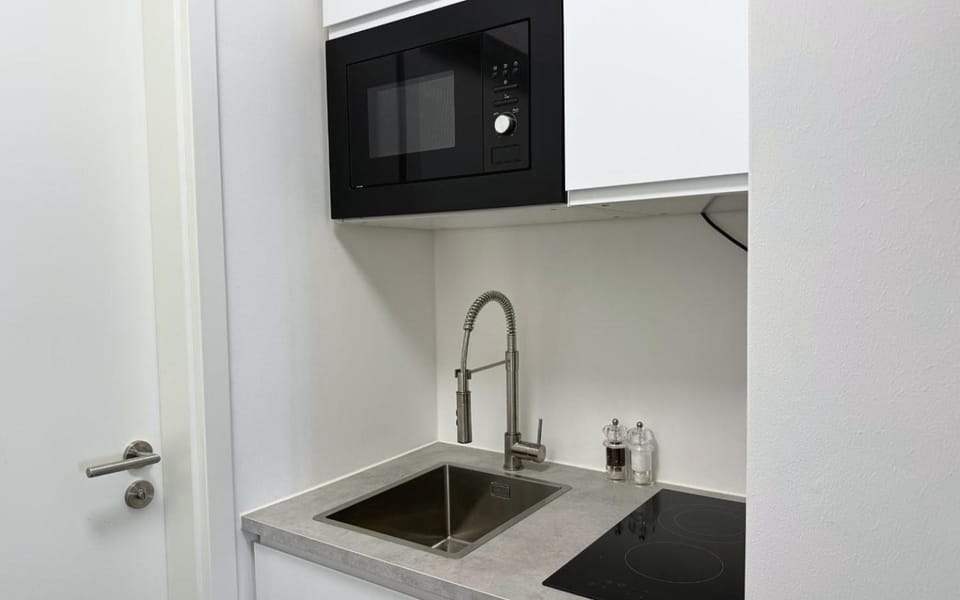 Kitchen or kitchenette, microwave, stove