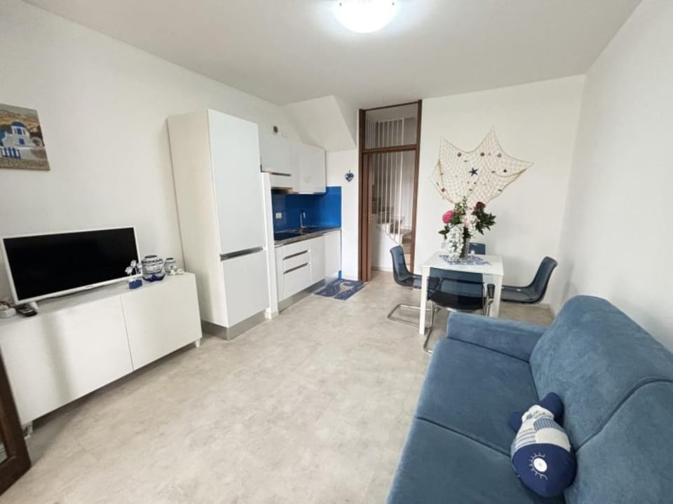 Communal lounge/ TV room, TV and multimedia, Living room