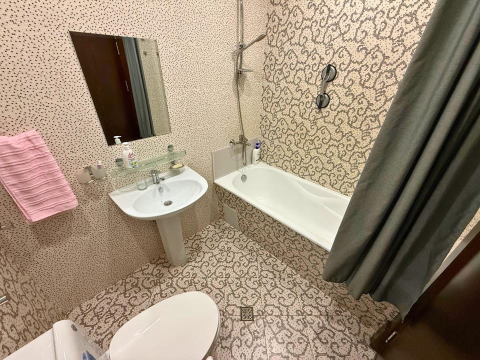 Shower, Toilet, Bathroom, heating, towels