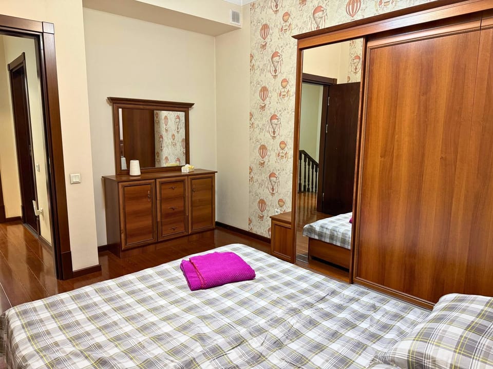 Bed, View (from property/room), internet, towels, wardrobe