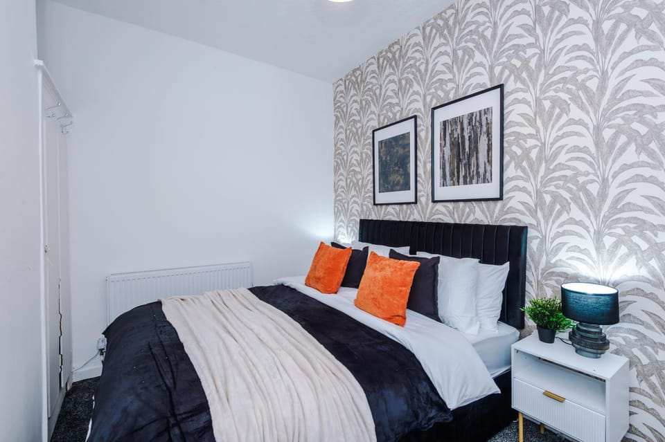 3BR House 15 min Walk to Anfield Free Parking House in Liverpool