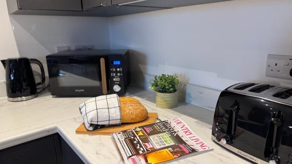 Central Old Town Base 1 & 2BR Apartments Apartment in Swindon