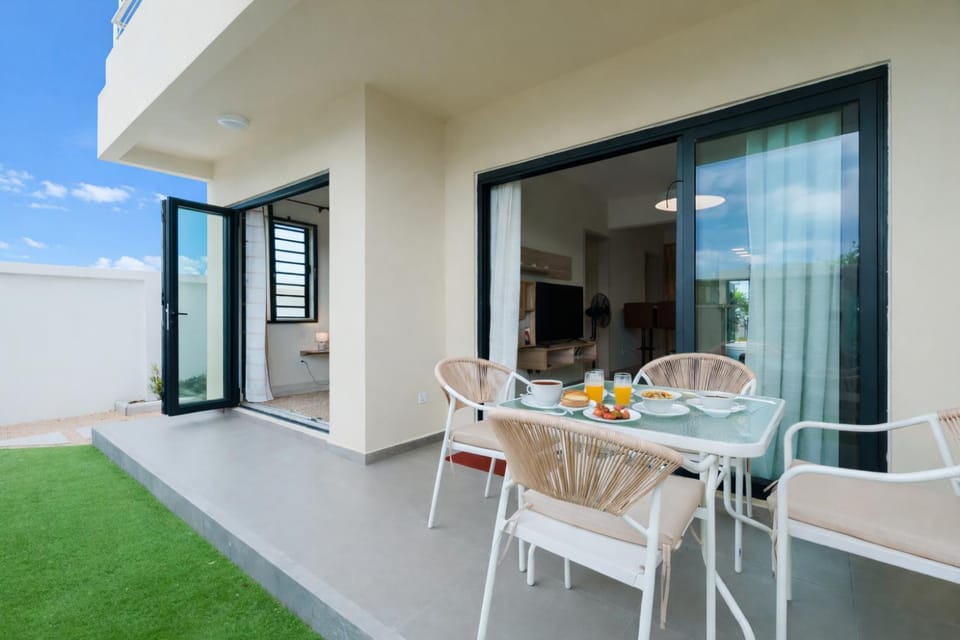 Patio, Dining area