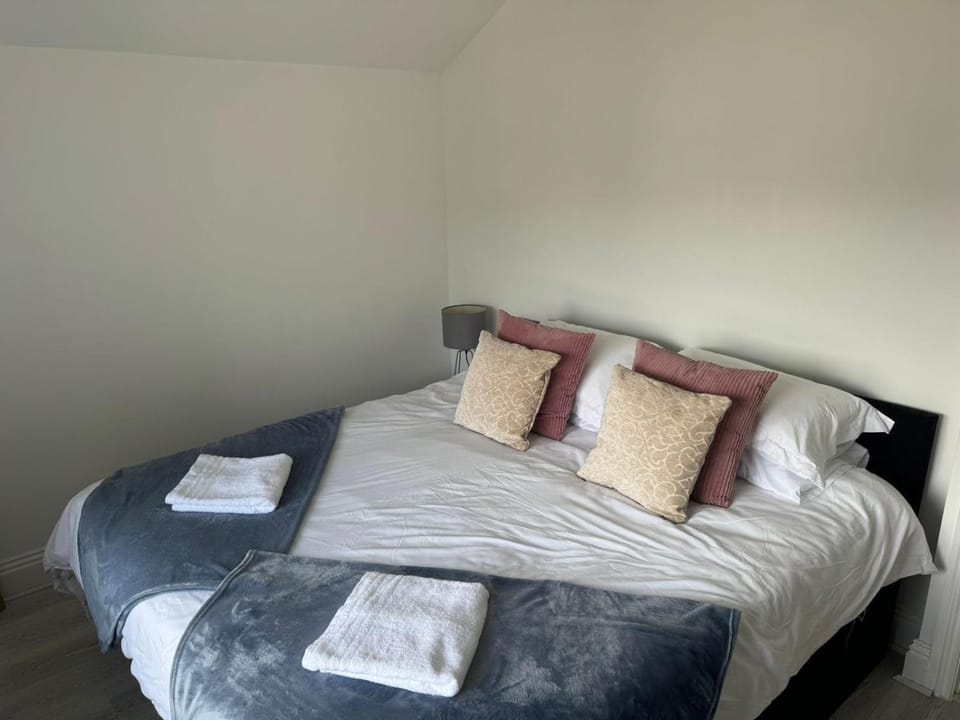 Bed, Photo of the whole room, towels