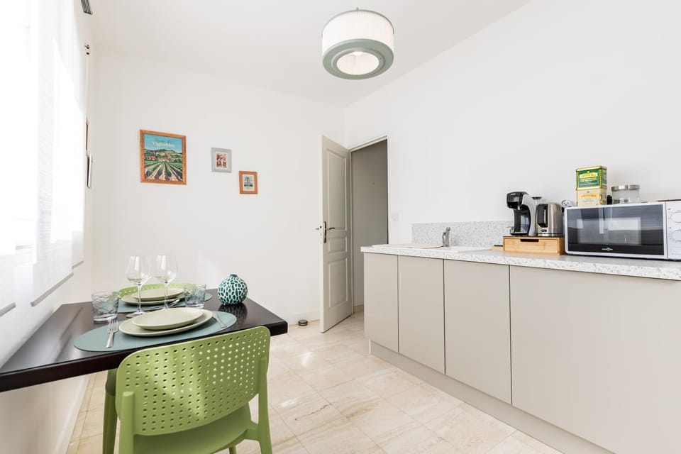 Property building, Kitchen or kitchenette, Living room