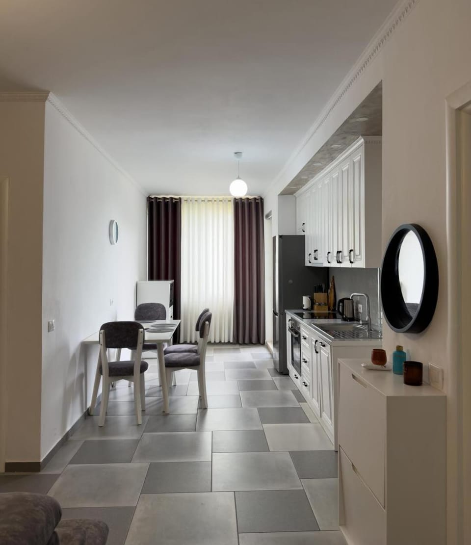 Kitchen or kitchenette, Living room, Seating area, Dining area