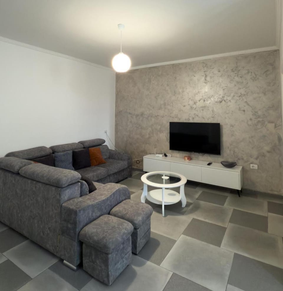 TV and multimedia, Living room, Seating area, Evening entertainment