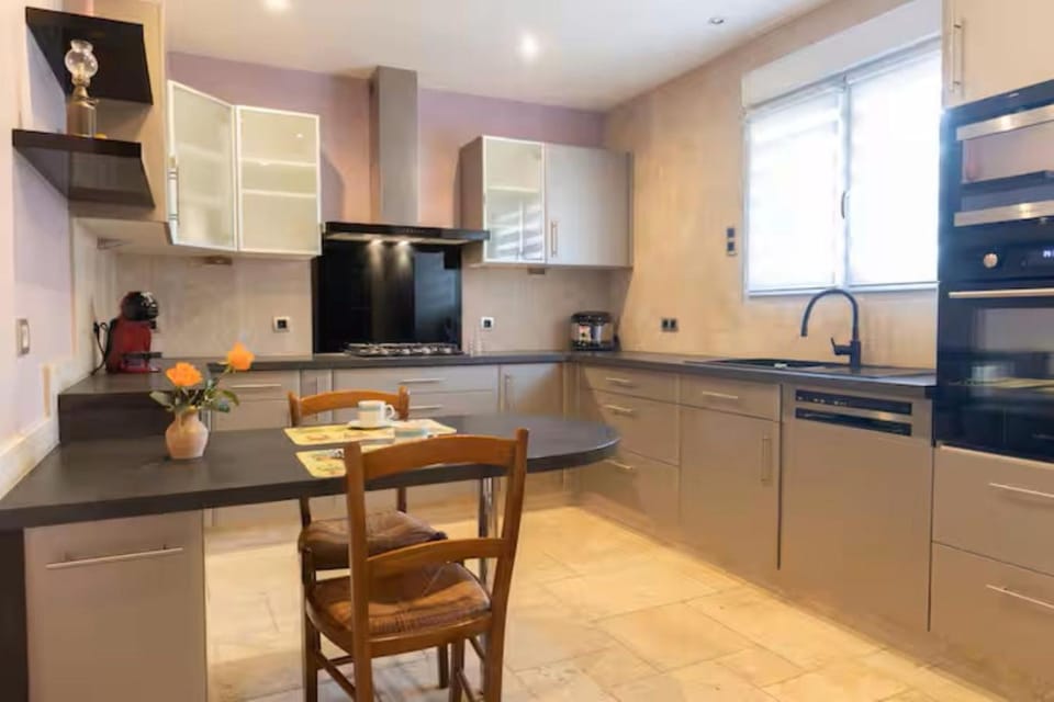 Communal kitchen, stove, stove, kitchen, kitchen