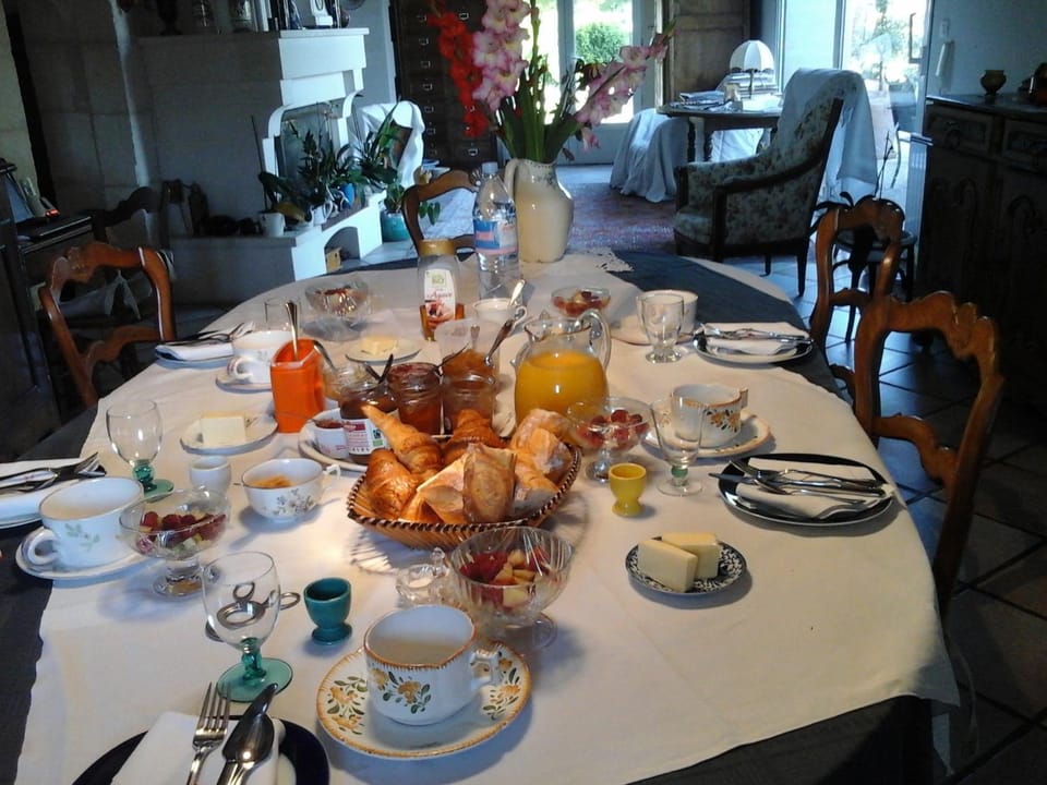 LES Roses Trémières Bed and Breakfast in Nouvelle-Aquitaine