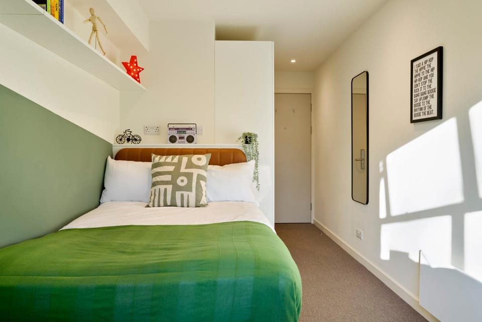 Photo of the whole room, Bedroom