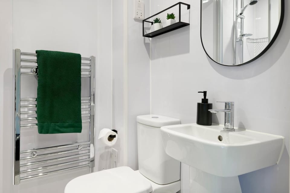 Toilet, Bathroom, towels