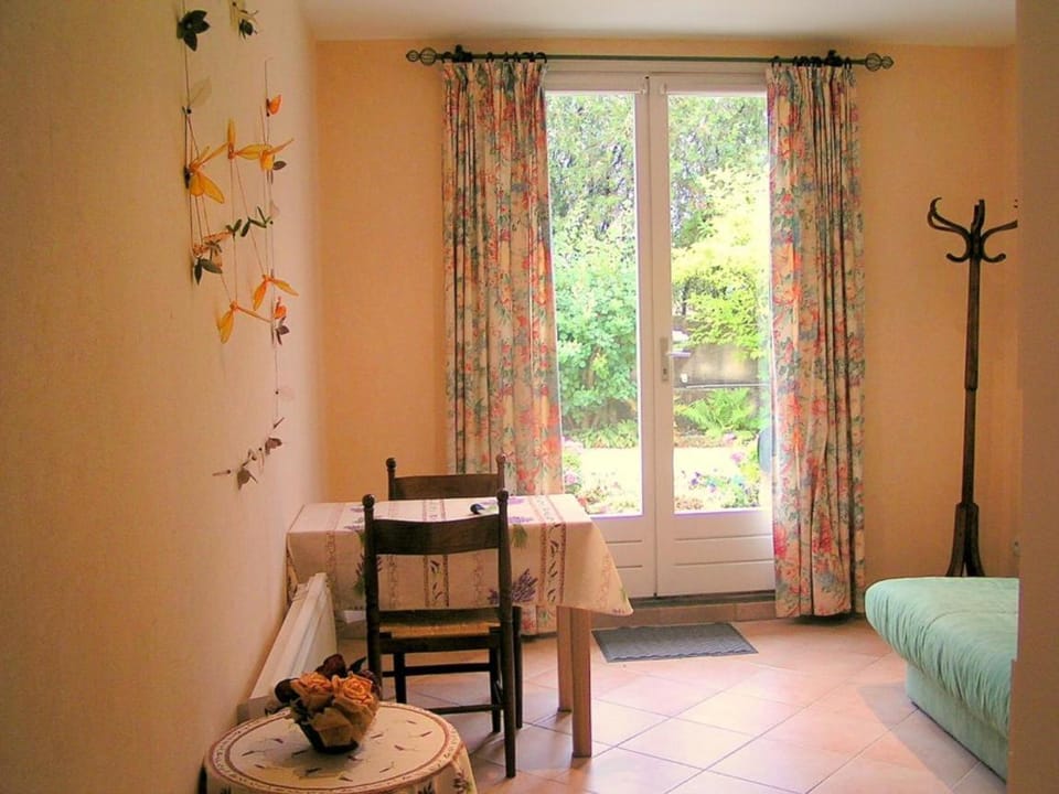 Living room, Dining area, Bedroom